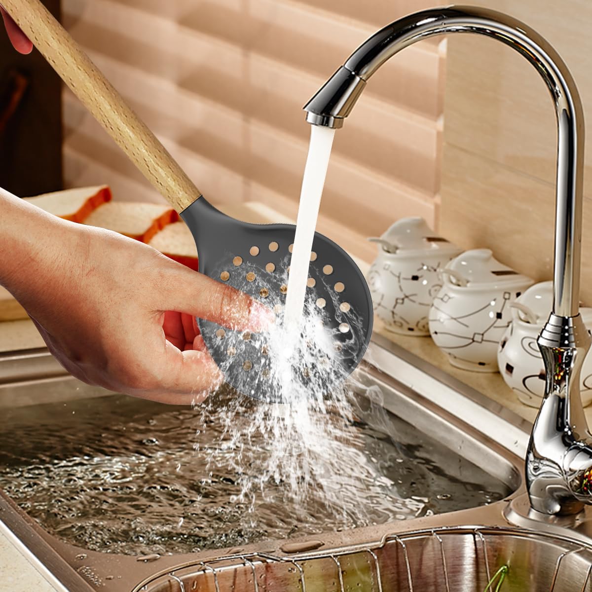 oannao silicone ladle serves soups with control and safety