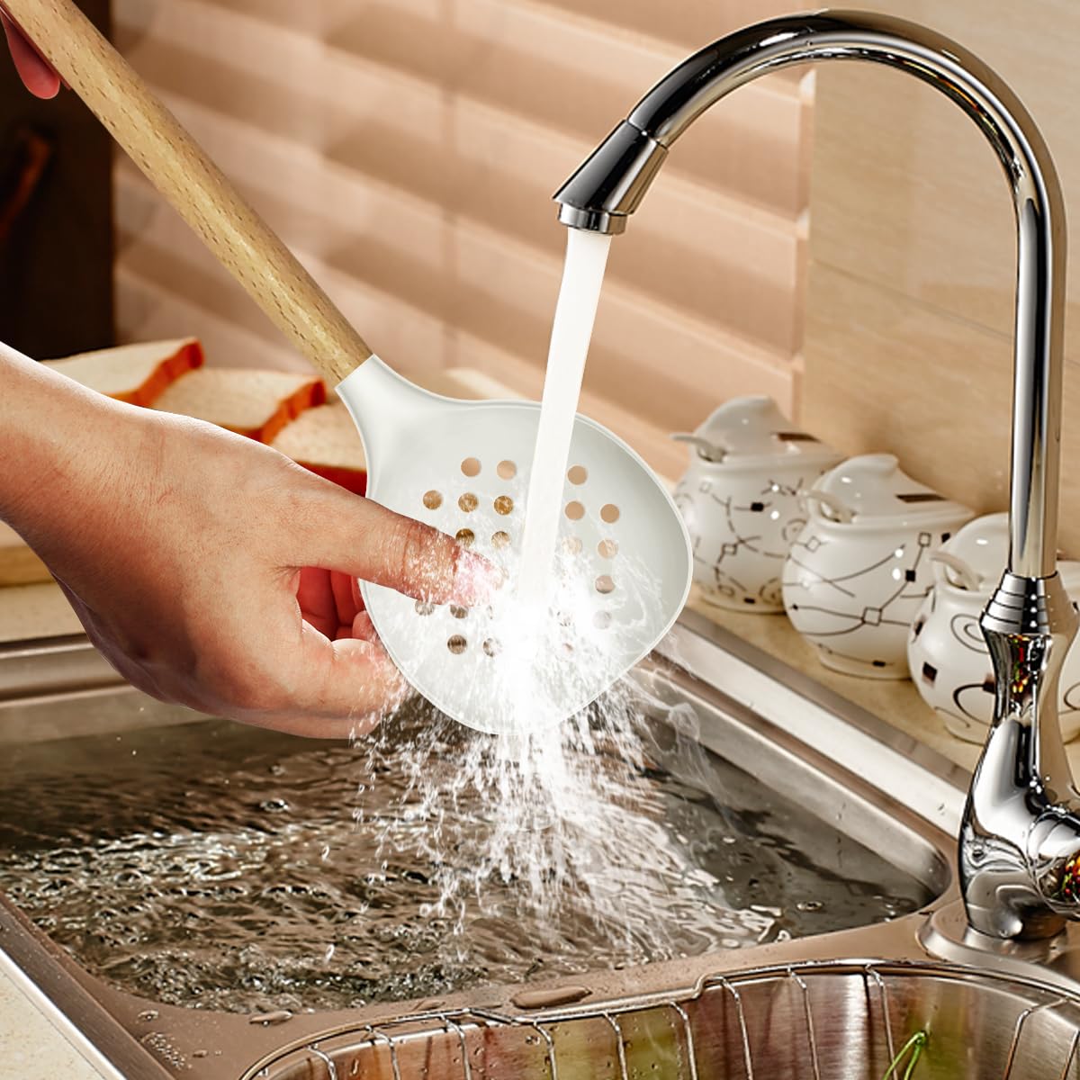 oannao silicone utensils ladle ideal for soups and stews with safe grip.