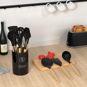 Oannao silicone utensils set slotted spoon keeps liquids from escaping.