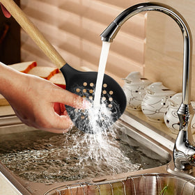 oannao wooden-handle design provides comfortable grip and classic look