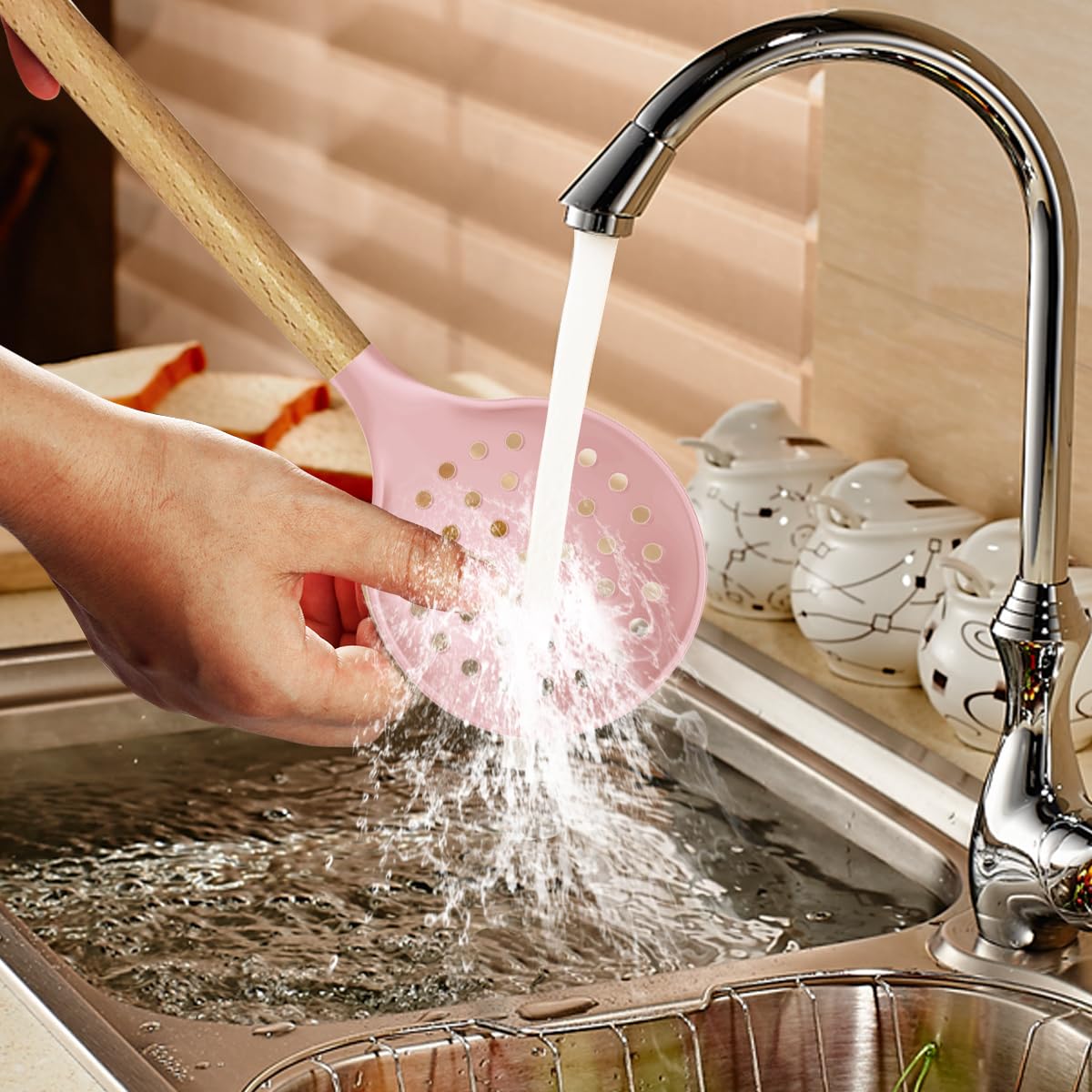 Oannao set features reinforced stainless steel core for lasting strength.