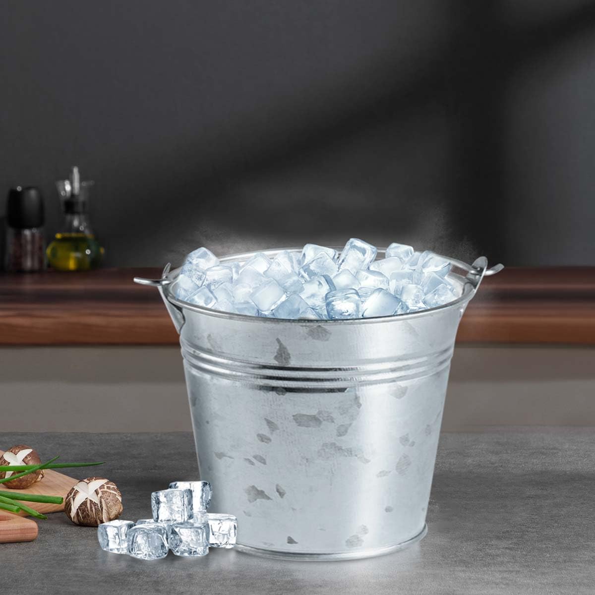 OBTANIM ice-ready bucket for camping or picnics
