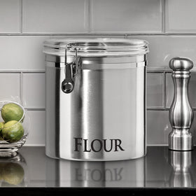 Oggi can holds up to 10 pounds of flour for bulk baking