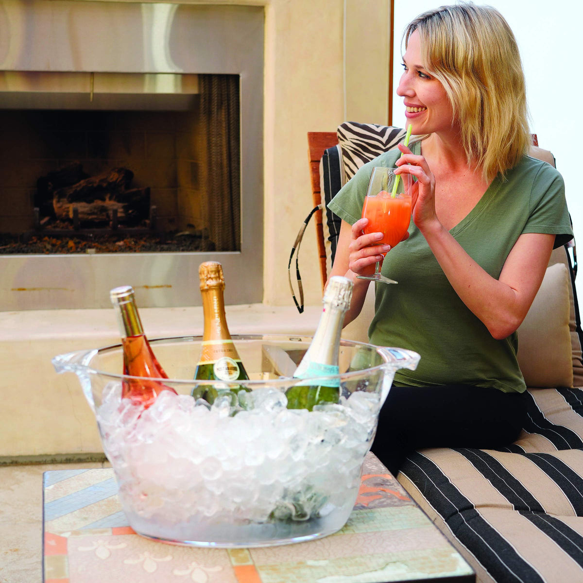 OGGI gift-idea – clear acrylic tub makes a thoughtful hostess present.