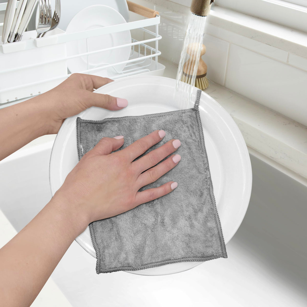 Oggi Bambou odor-free bamboo-derived fabric keeps the kitchen fresh after use
