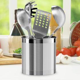 Oggi utensil holder close-up highlighting satin and mirror finish