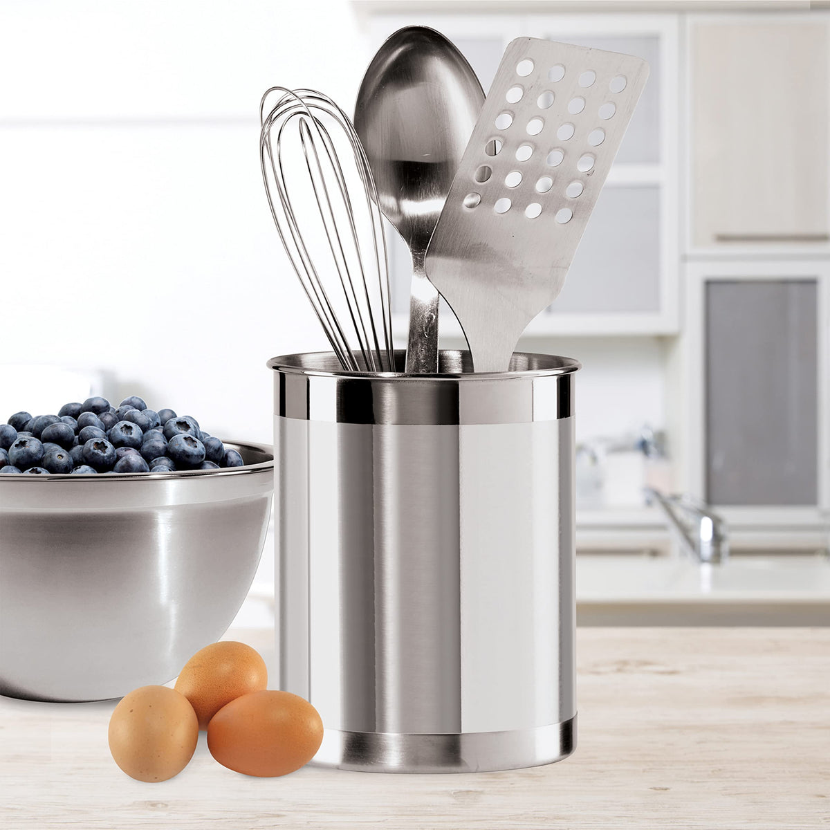 Oggi utensil holder is dishwasher-safe for quick cleanup after cooking.