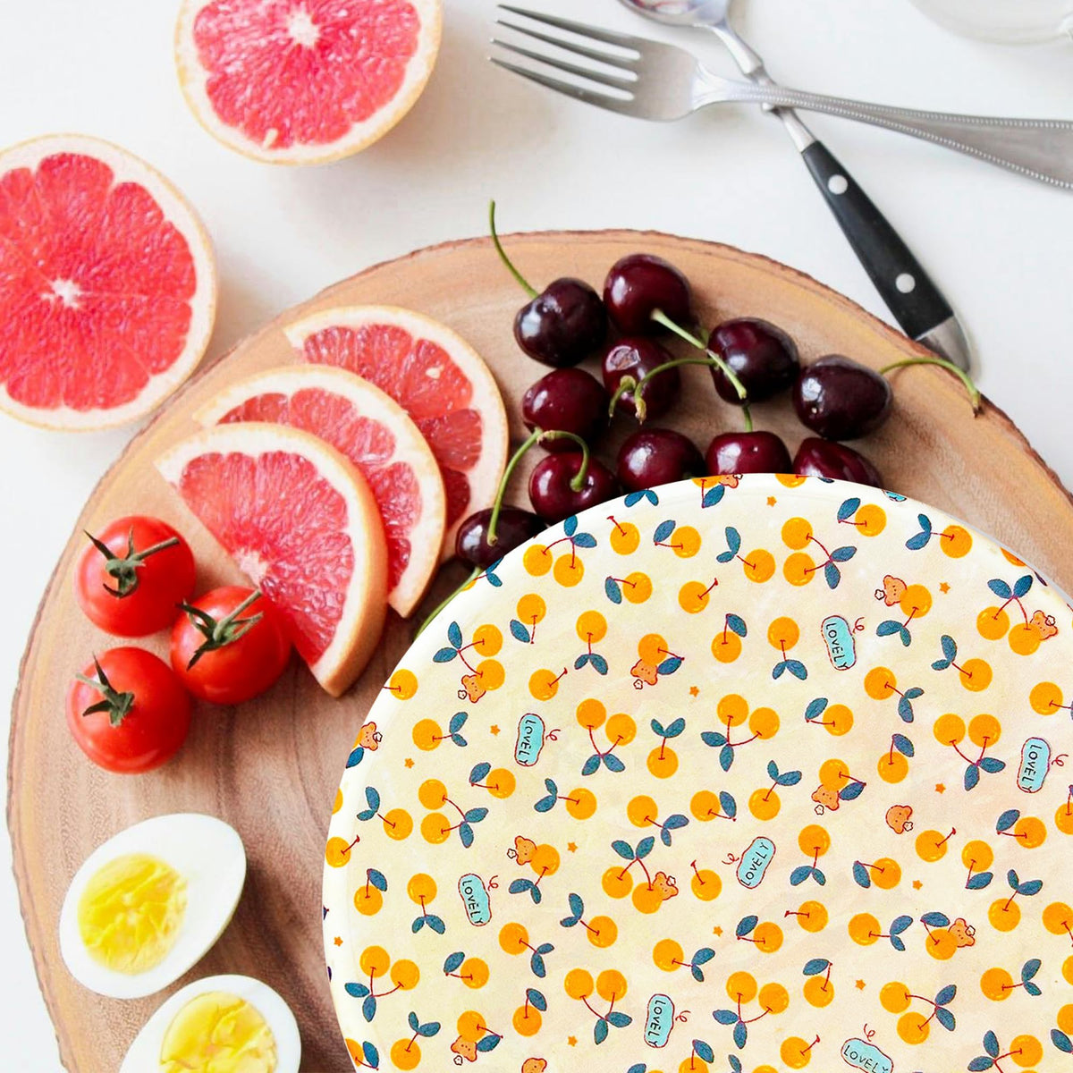 OHIYO multi-use kitchen cover protects feta, fruits, and grains.