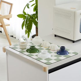 Ohocut anti-slip backing keeps the mat in place on wet counters.