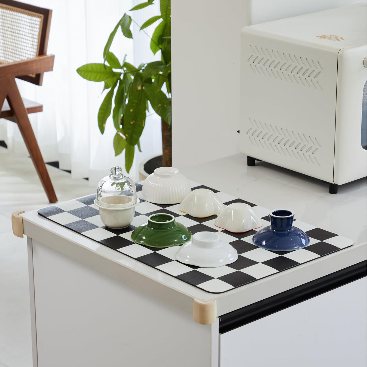 Ohocut anti-slip rubber backing prevents sliding on counters during use.