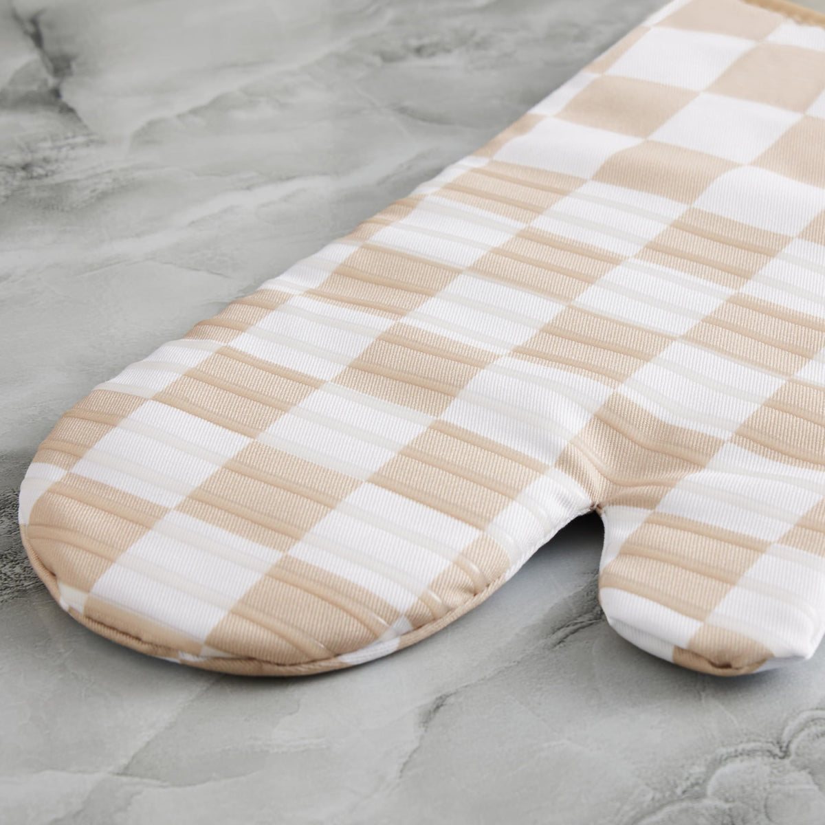 Ohocut oven mitt hanging loop enables easy storage and quick access in busy kitchens.