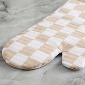 Ohocut oven mitt hanging loop enables easy storage and quick access in busy kitchens.
