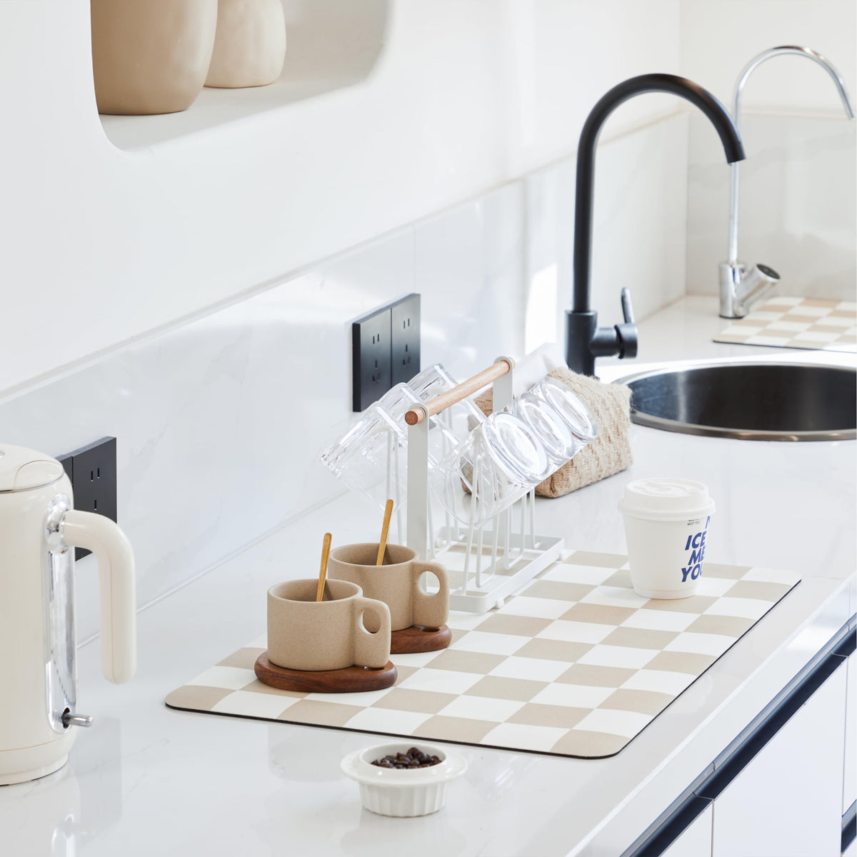 Ohocut front-absorbent checkered drying mat soaks up spills quickly on counters.