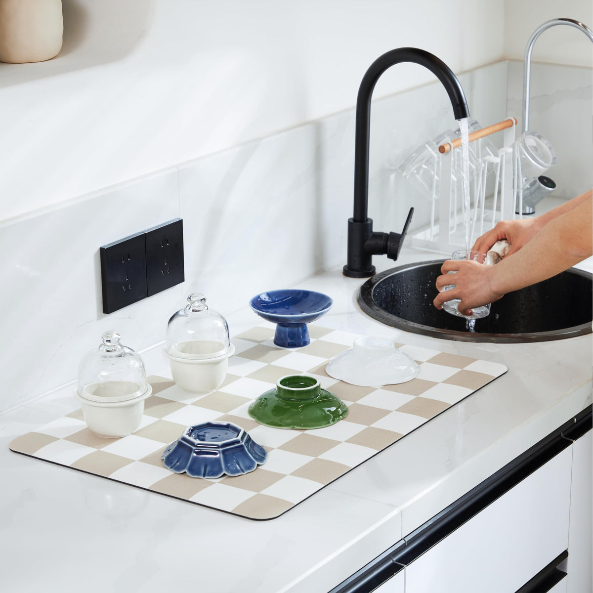 Ohocut checkered drying mat anti-slip back keeps the mat secure on counters.