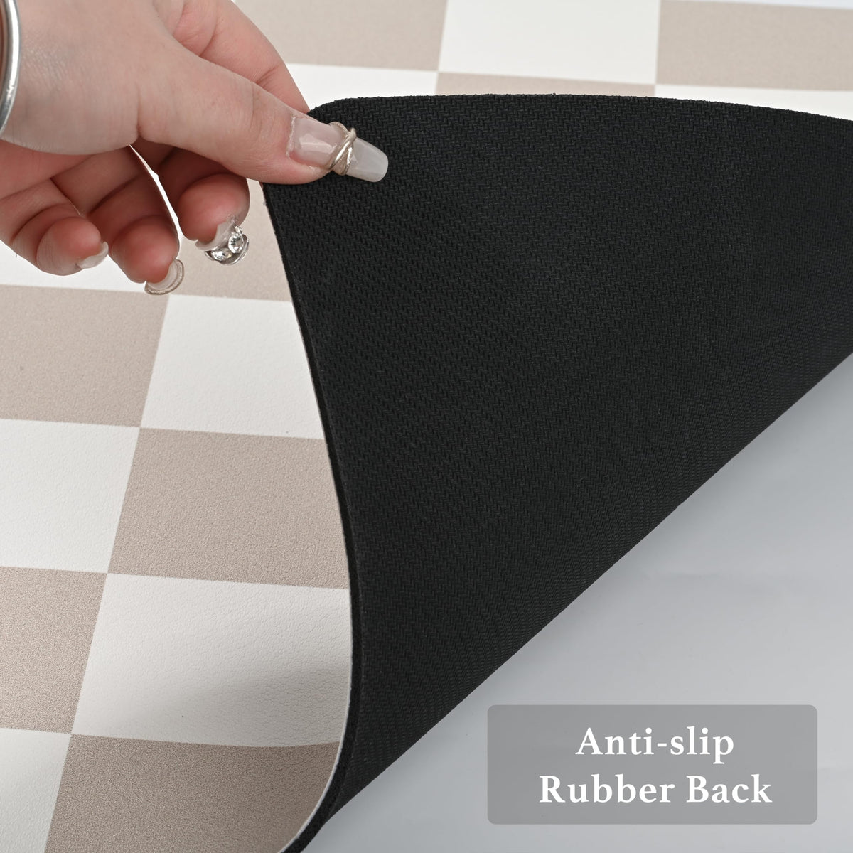 Ohocut checkered drying mat at coffee bar supports quick drying during busy mornings.