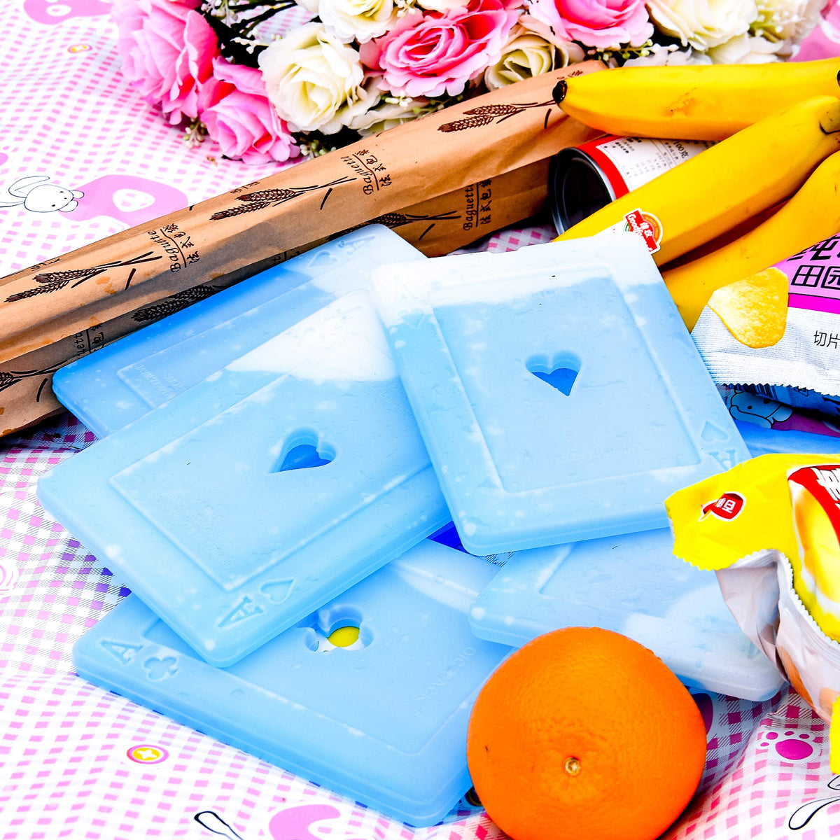 OICEPACK heart poker ice pack, freezer-safe for office lunches and travel.