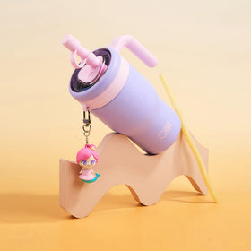 OISIZ kids tumbler with handle, easy for small hands to carry.