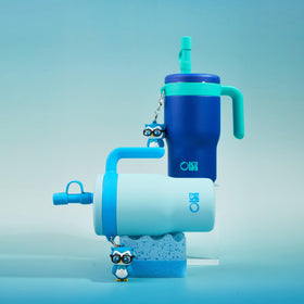 OISIZ kids bottle with dust-proof cover keeps straw clean outdoors.