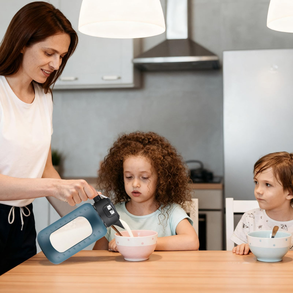 Olivego lead-free borosilicate pitcher ensures safe boiling water pouring.