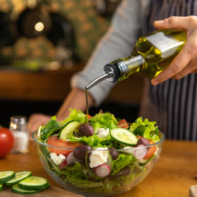 Olutacot pourers provide spill-free pouring to reduce mess