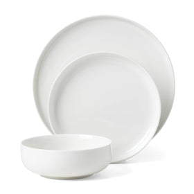 Oneida 24 Seven accent plate adds subtle contrast for stylish serving