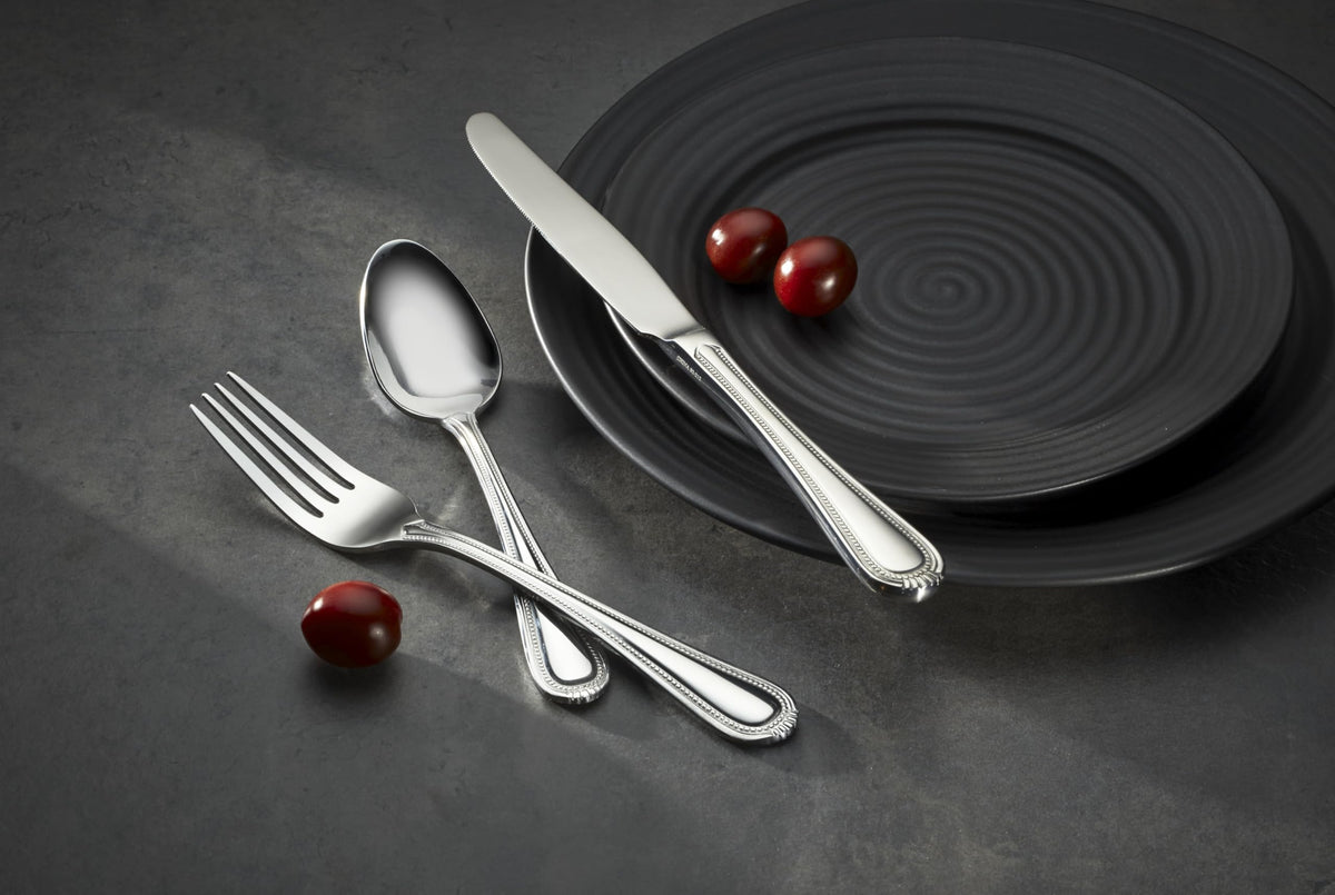 Oneida Countess bead-edge detail adds elegant, nobility-inspired flair.