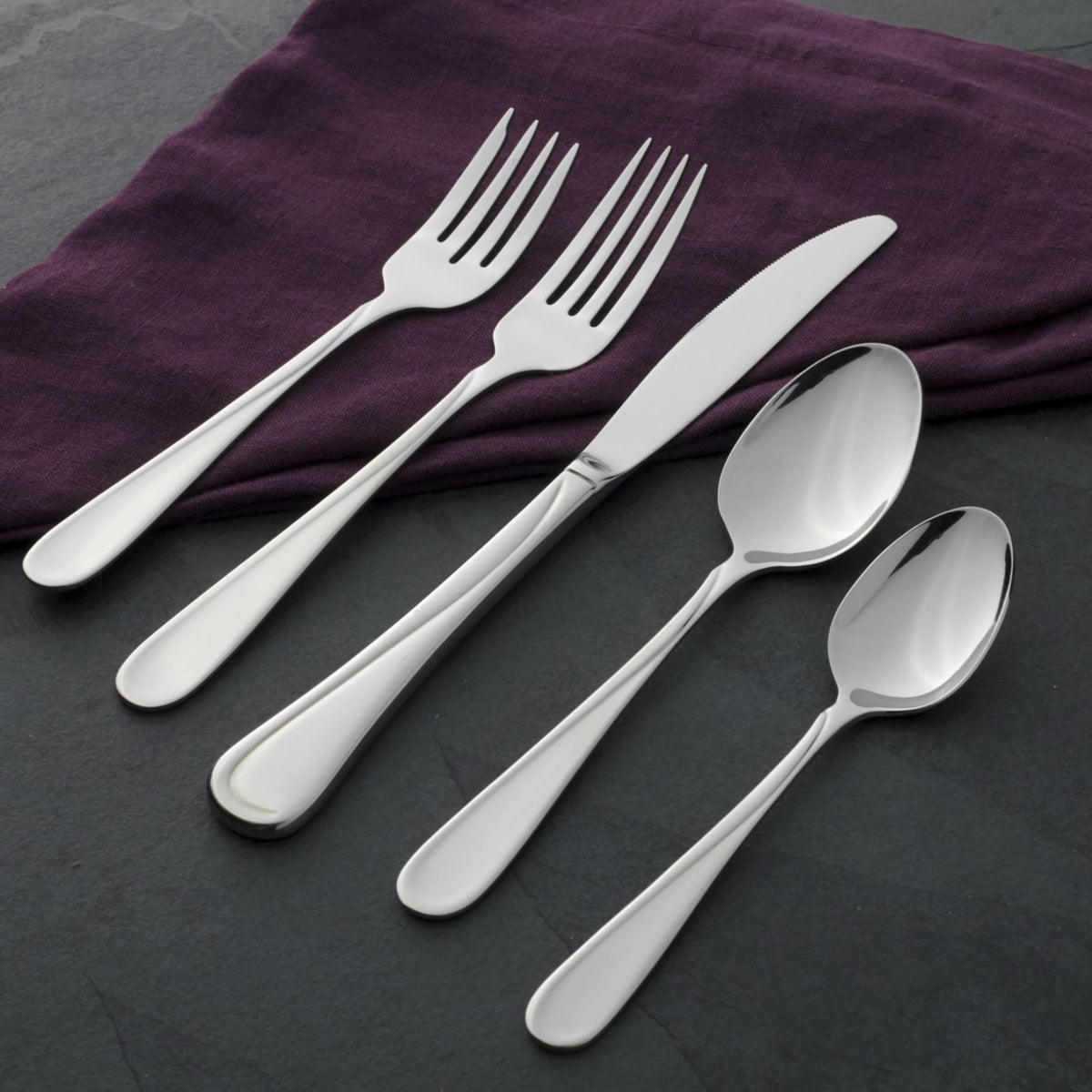 Oneida Flight 18/0 stainless steel construction highlights durability