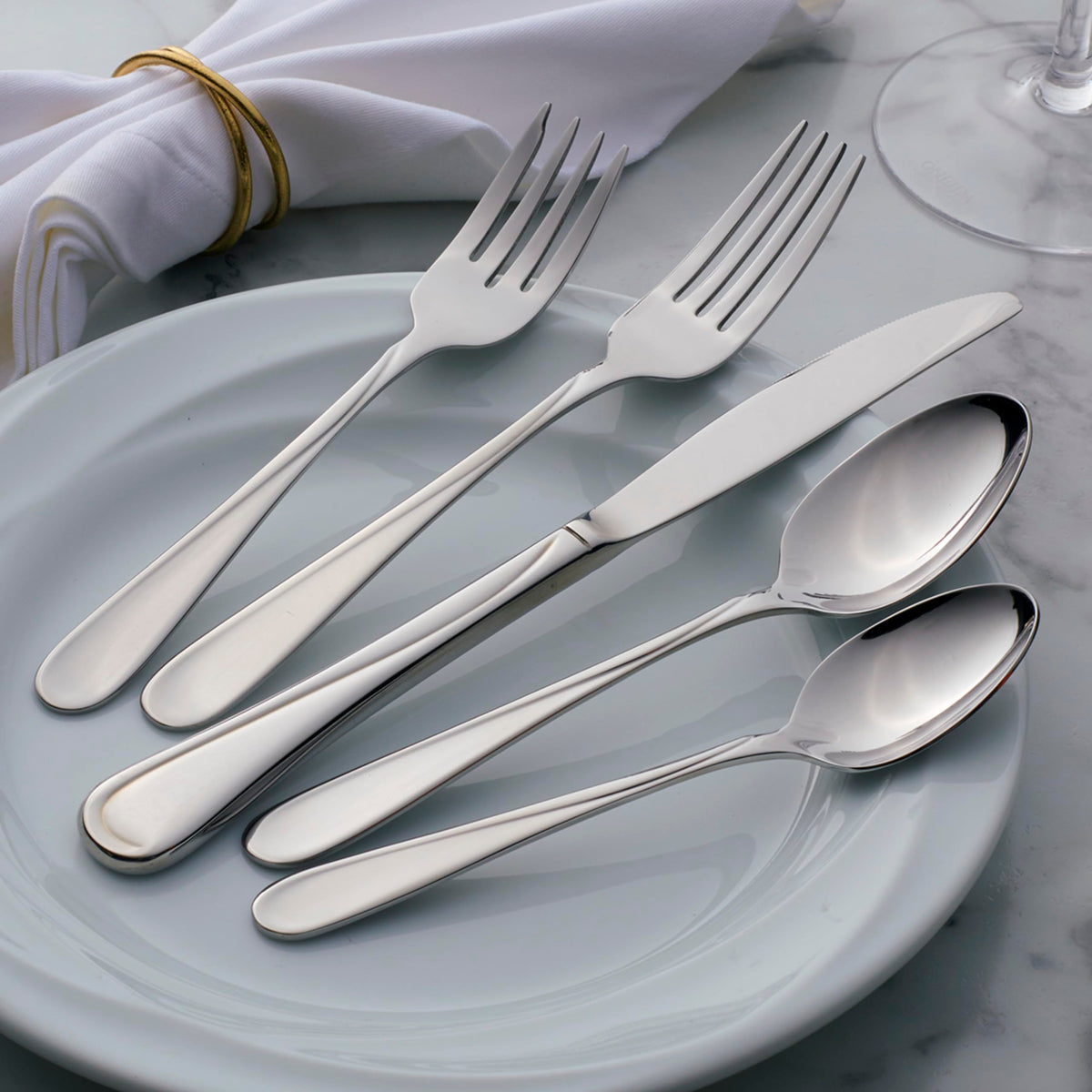 Oneida Flight spoons with rust-resistant 18/0 steel for daily use.