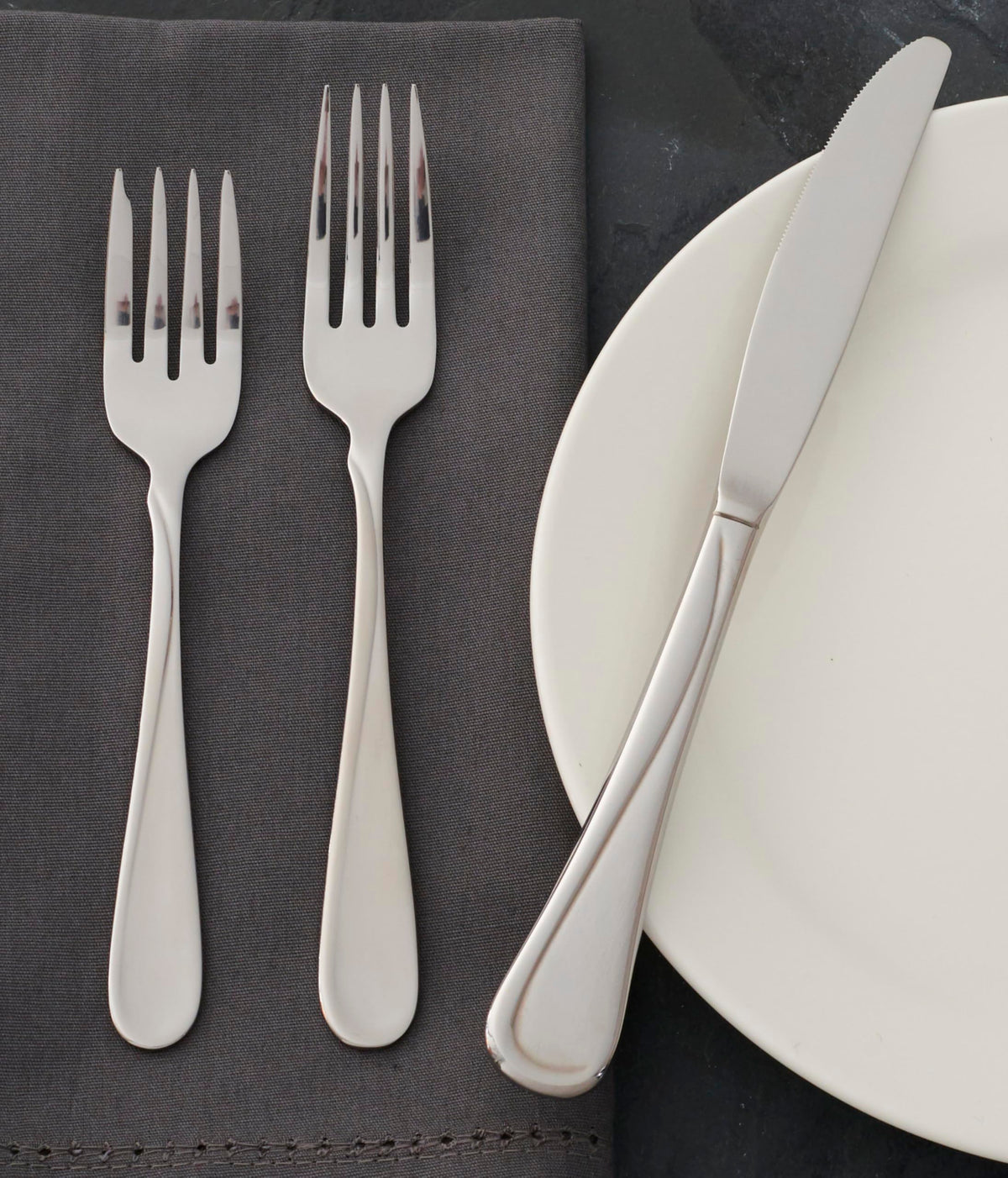 Oneida Flight's mid-century-inspired lines bring timeless charm to tables.