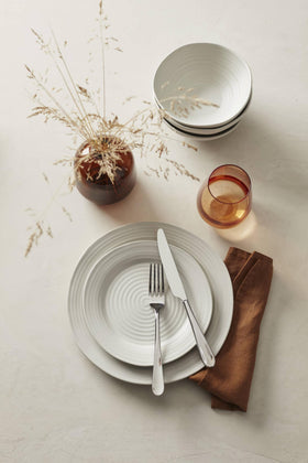 Oneida Grant 18-0 stainless steel provides durability and rust resistance