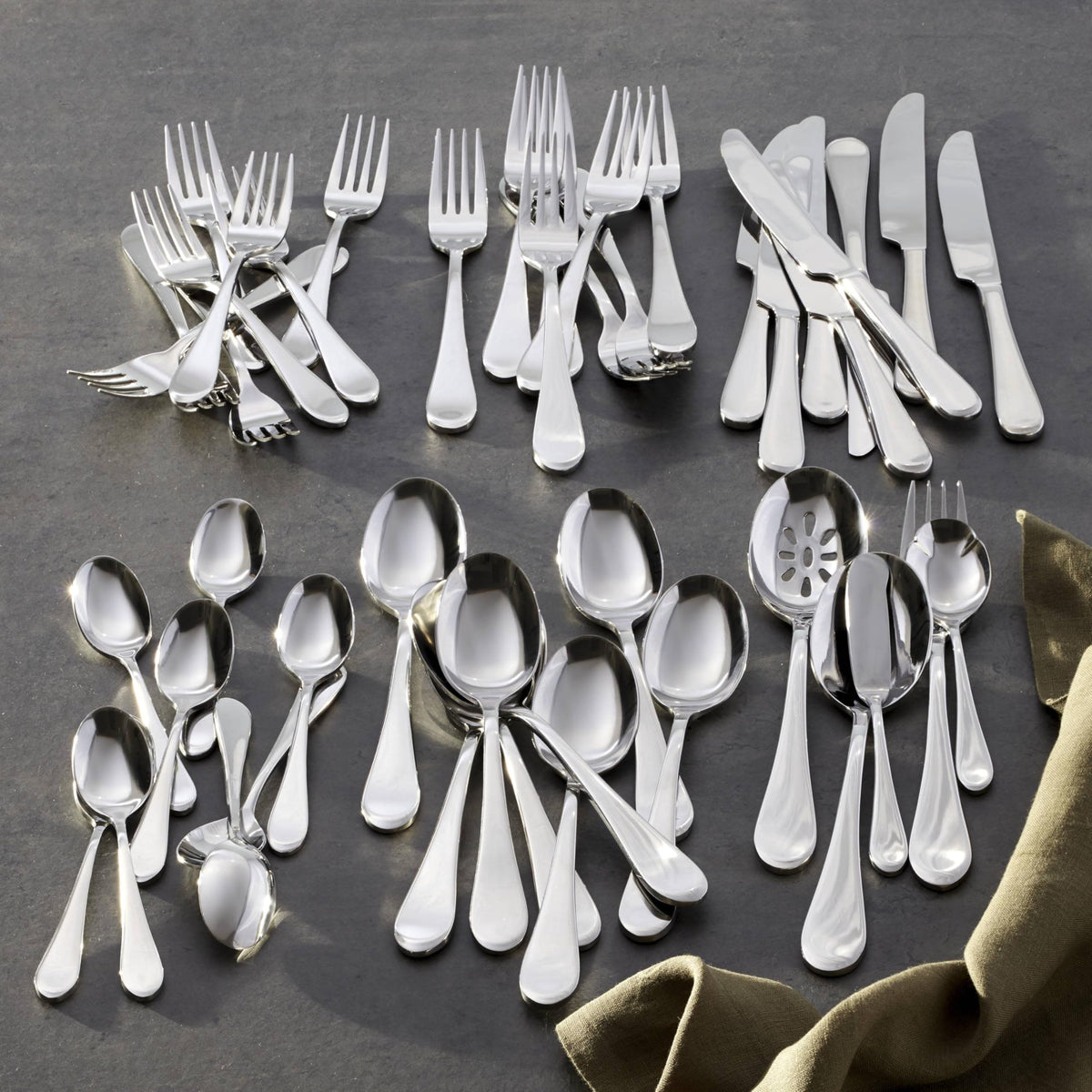 Oneida Icarus butter knife completes the set