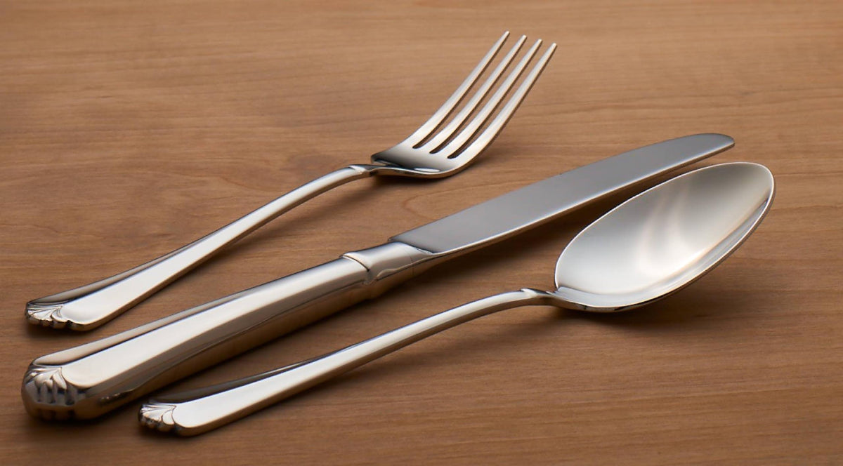 Oneida Juilliard butter knife for easy spreading.