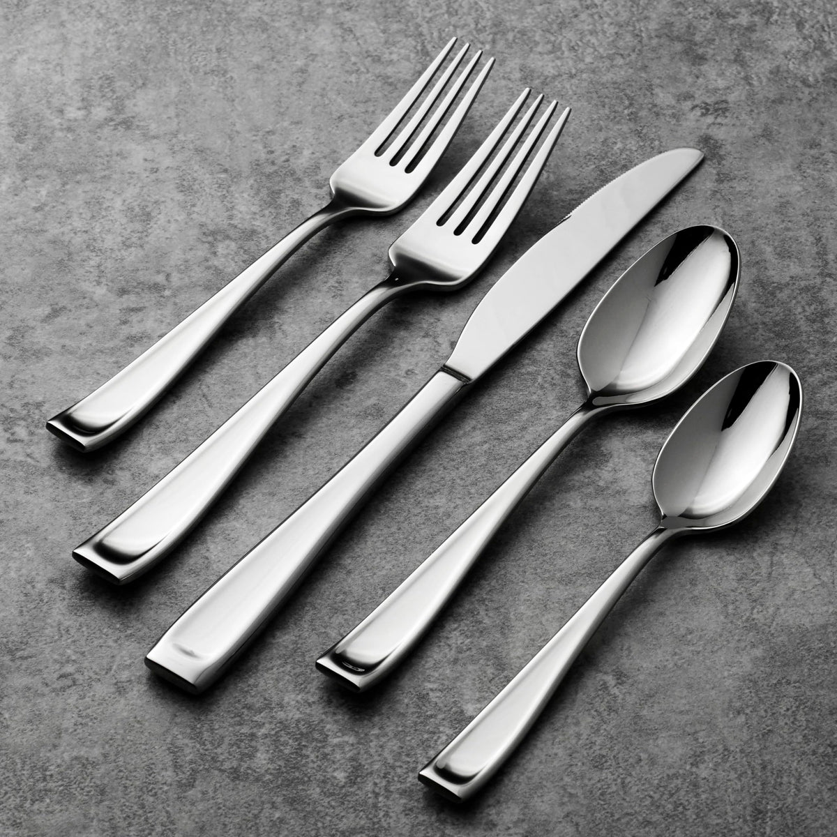Oneida Moda dishwasher-safe silverware for easy cleanup after meals.