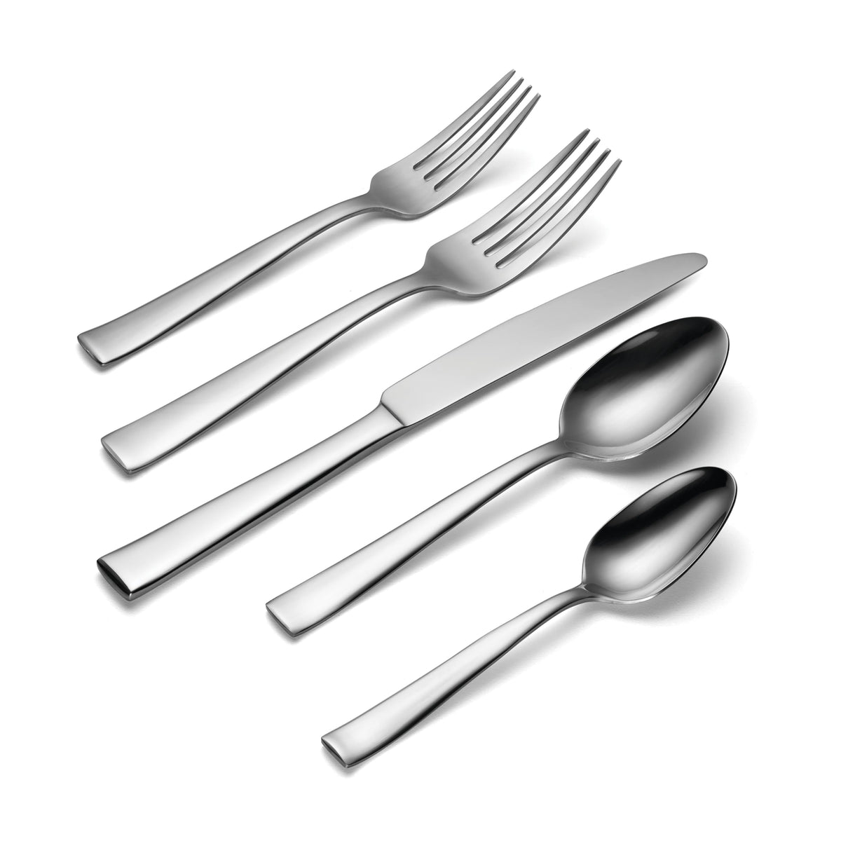 Oneida Monolith dinner spoon with balanced bowl for daily use.
