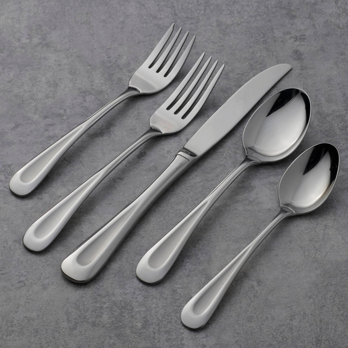 Oneida teaspoon suitable for stirring beverages and desserts