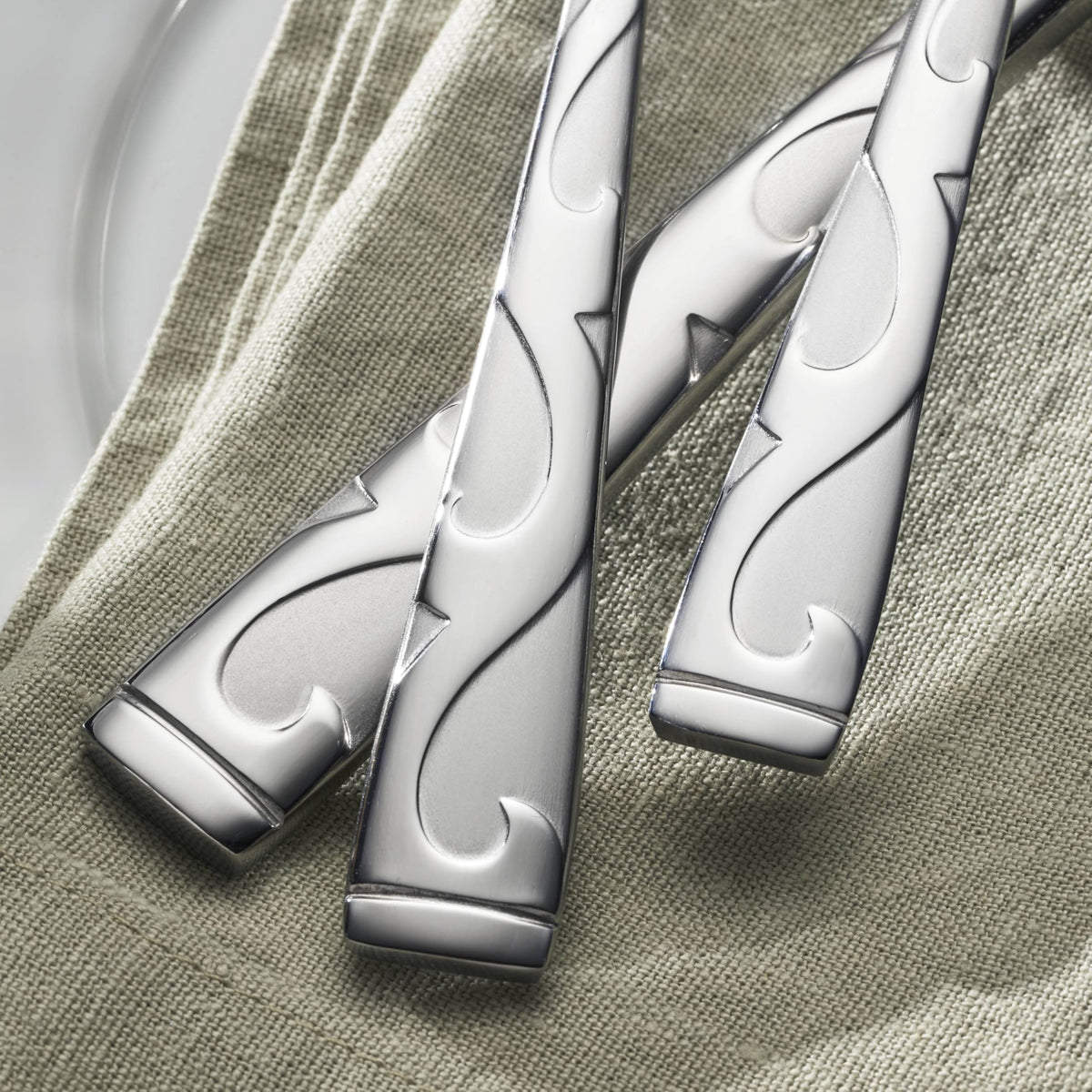 Oneida Tuscany with a note of a 25-year warranty for long-term use.