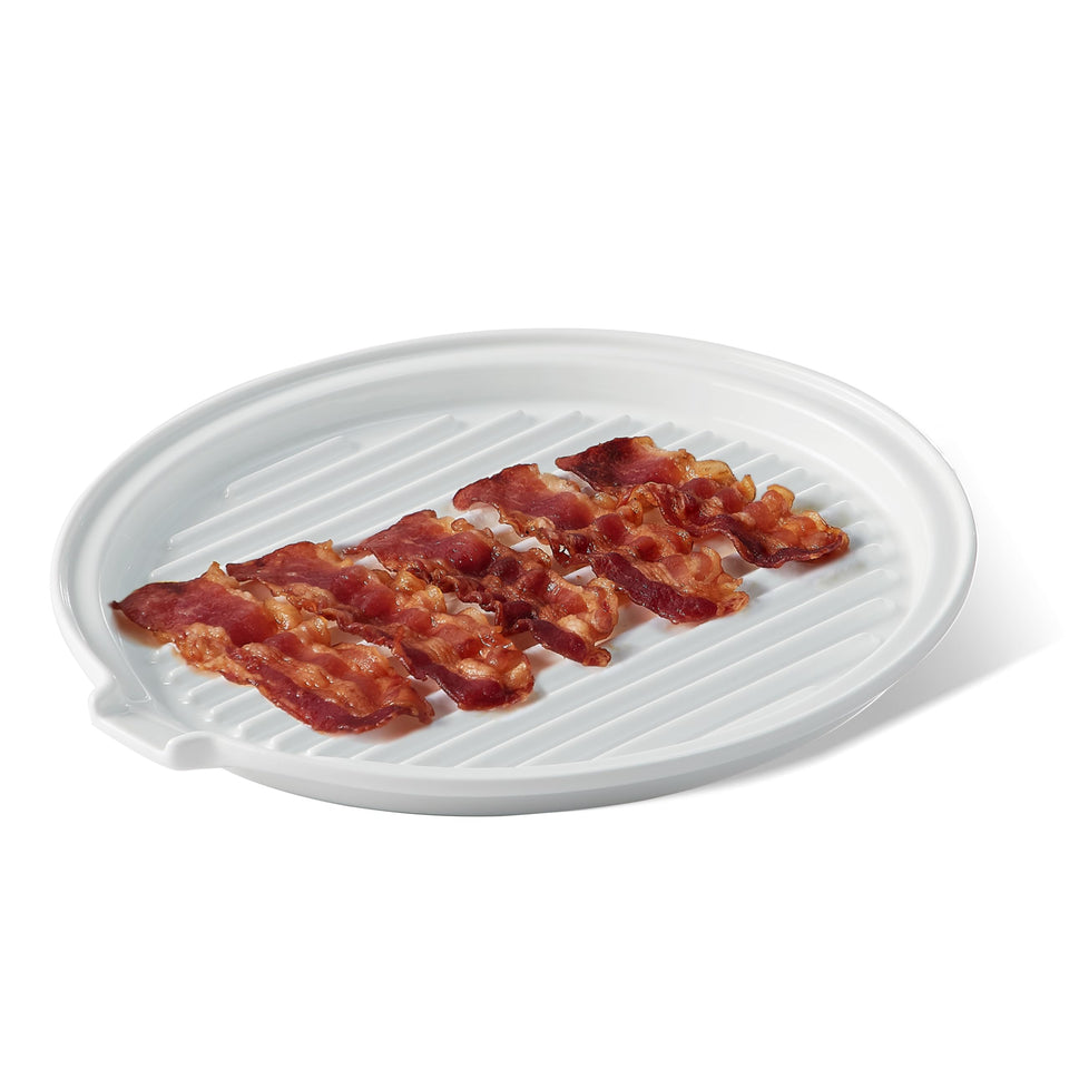 ONEMORE 11-inch ceramic bacon tray showing even browning on crisp slices