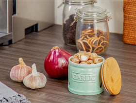 ONEMORE garlic keeper wide opening facilitates easy storage and retrieval.