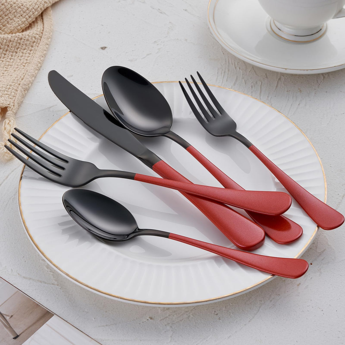Onlycooker dinner forks close-up highlights sturdy tines and reliable grip.