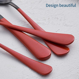 Onlycooker dinner knife close-up shows sturdy blades and precise cutting edge.