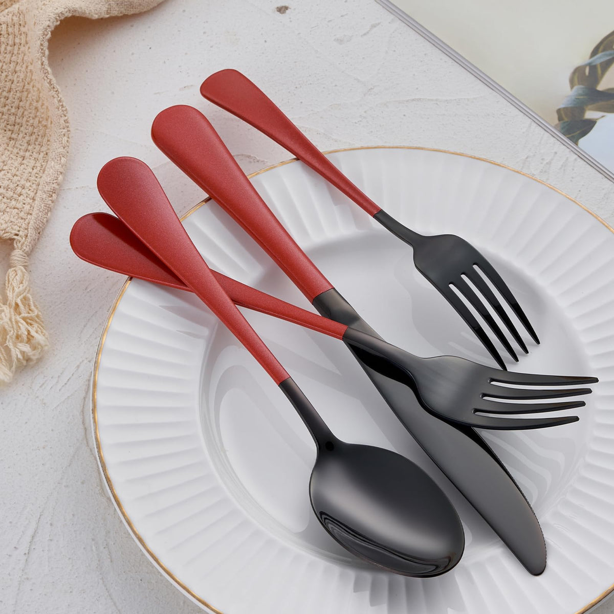 Onlycooker teaspoons close-up illustrates compact size ideal for tea or dessert.