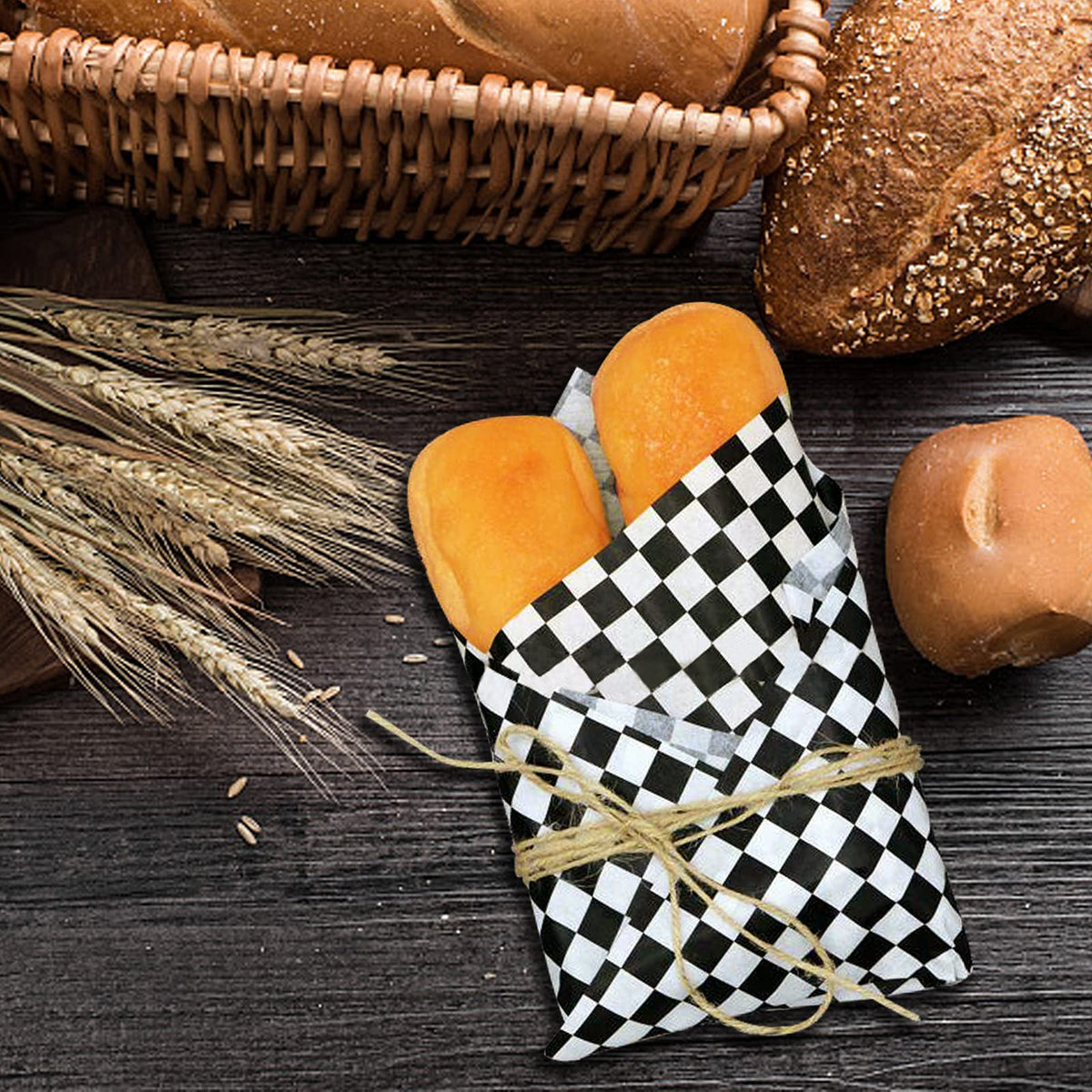 Oomcu black-white checker design adds visual appeal to takeout.