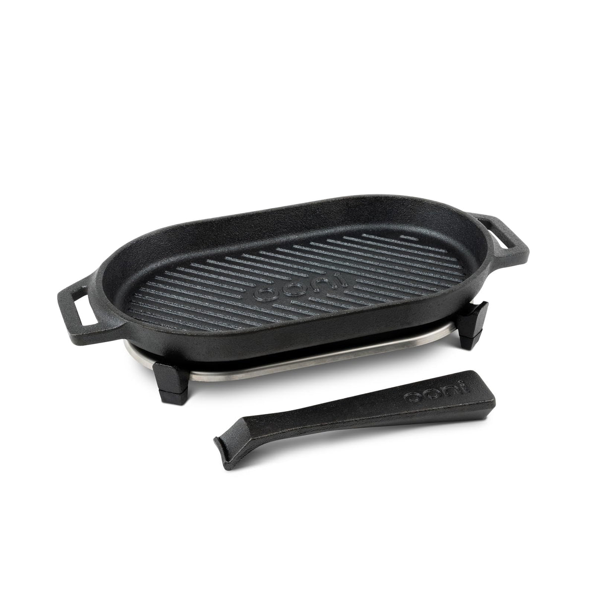 Ooni Grizzler Pan and stainless steel trivet for safe heat elevation.