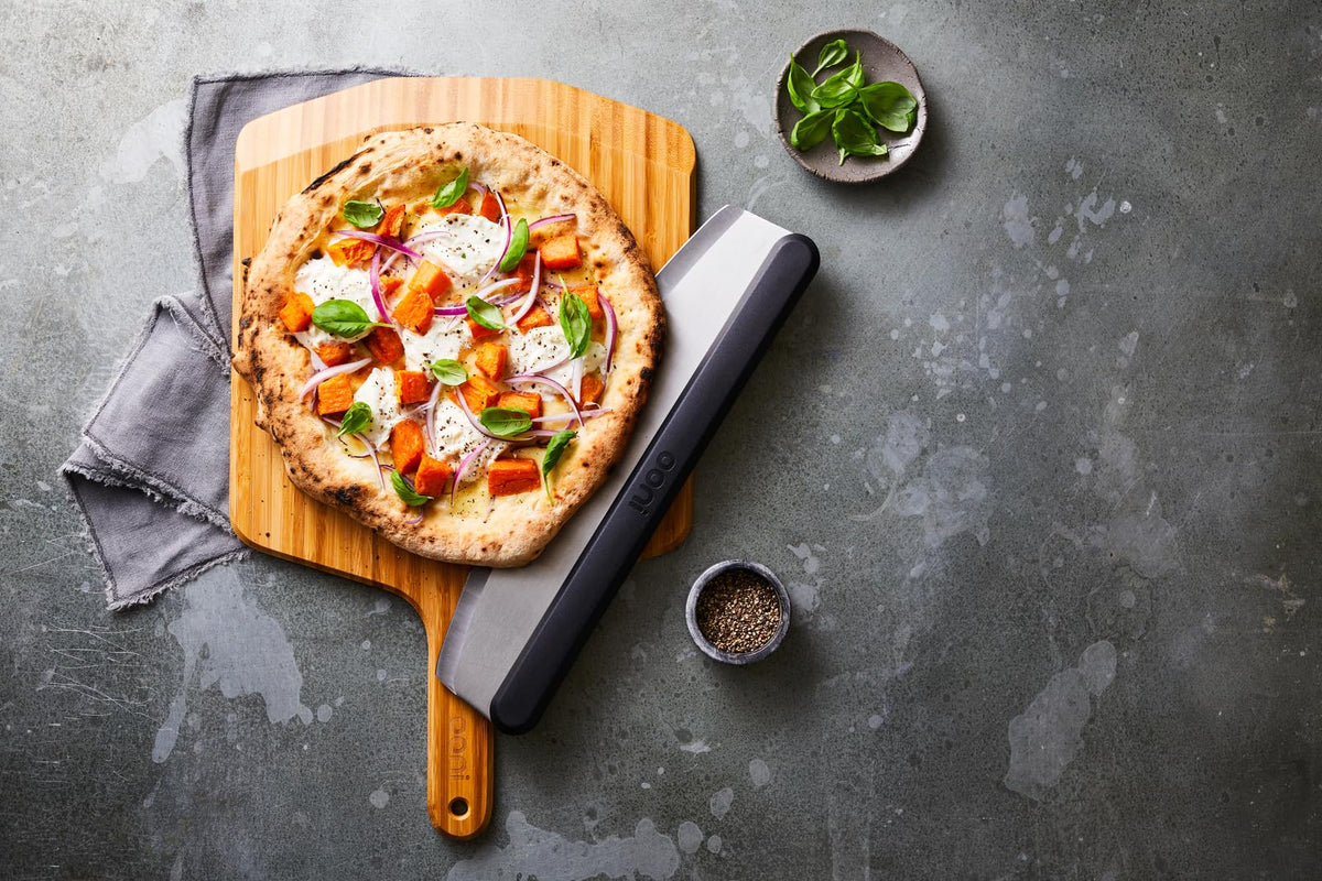 Ooni bamboo paddle supports even handling for crispy crusts.