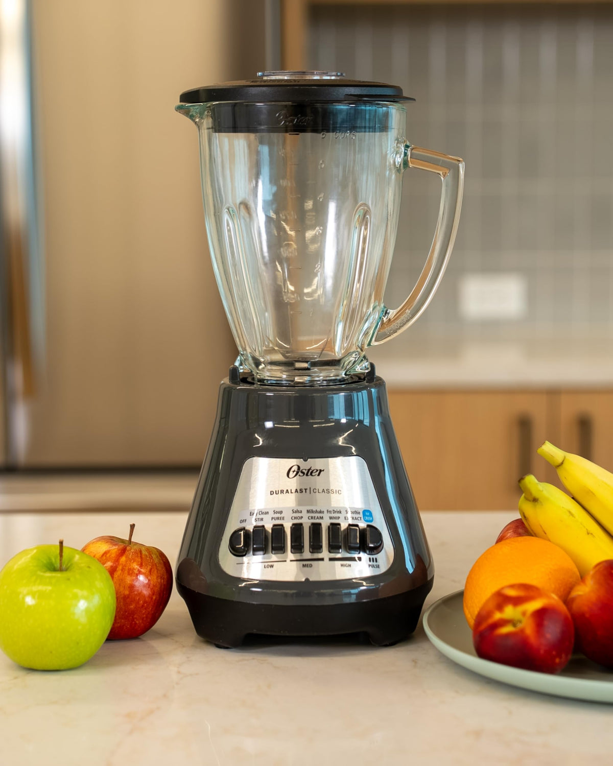 Oster 6-cup glass jar offers clear visibility while blending.
