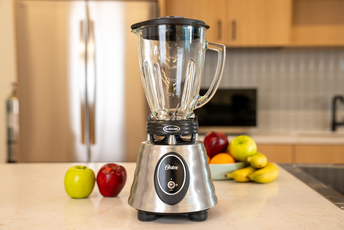 Oster Classic Series blender 6-cup Boroclass glass jar is dishwasher safe