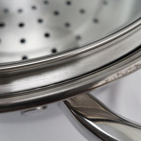 Oster Sangerfield tempered glass lid for easy meal monitoring.