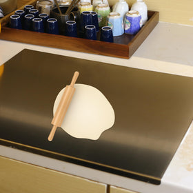 OTAVILEM surface with manual drawn texture enhances grip during prep