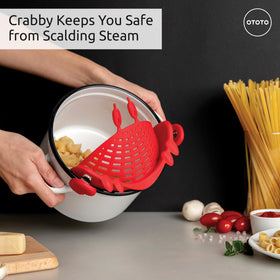 Silicone lids and tongs ensure secure draining and control.