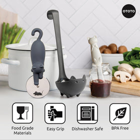 OTOTO Muscateers Kitty Cut pizza cutter in use for pizza night.